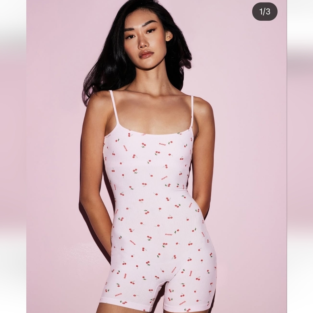 skims soft lounge cherry blossom cherry print onesie - Picture 9 of 13